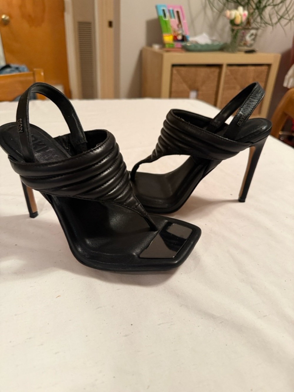 DKNY Ranae slingback sandals featuring quilted leather - Picture 4 of 8